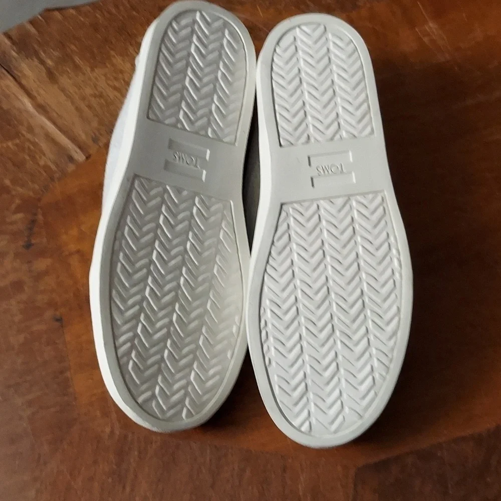 Toms